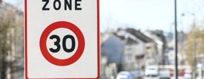 Panneau indiquant une zone limitée à 30 km/h